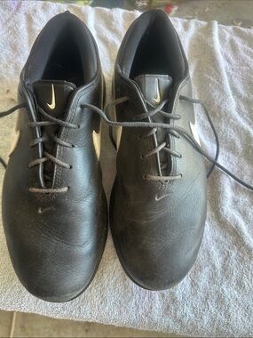 GUC Nike Men’s Black and White Leather golf cleats size 10.5